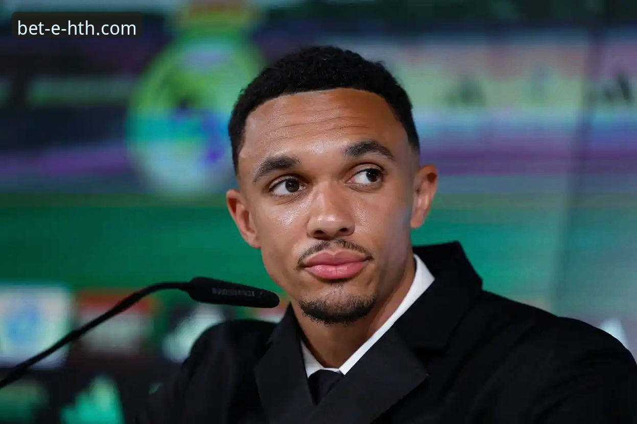 皇马球星阿诺德训练场外小插曲引热议，体育平台即时资讯传递最新动态